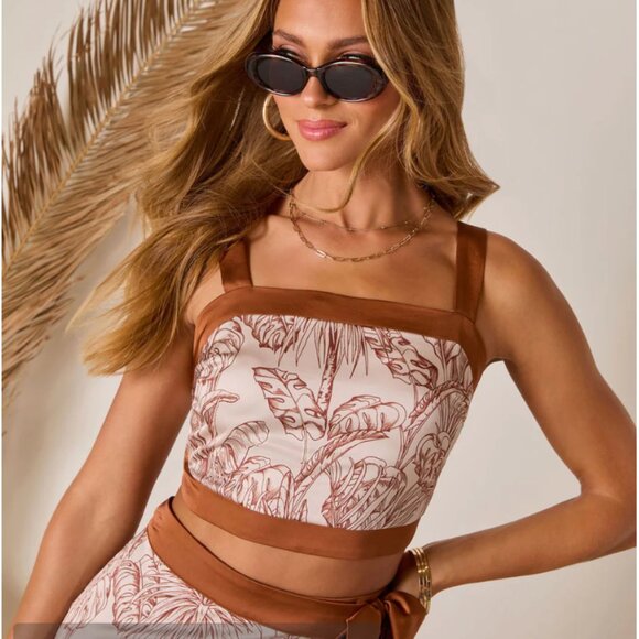 Vici Tops - ☀️ VICI Mariza Tropical Print Satin Crop Top - Size Large (fits M/L) ☀️